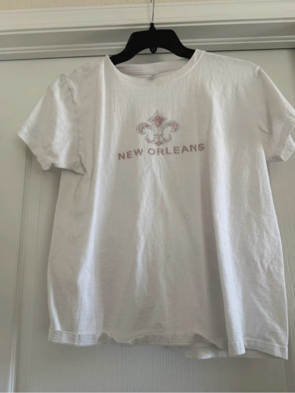 Classic White New Orleans Short Sleeve Tee with Pink Fleur-de-lis